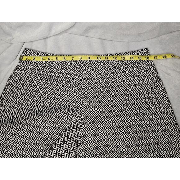 Banana Republic Women's Sz 4 Hampton Short Black/White Textured Diamond Shorts - Picture 4 of 9